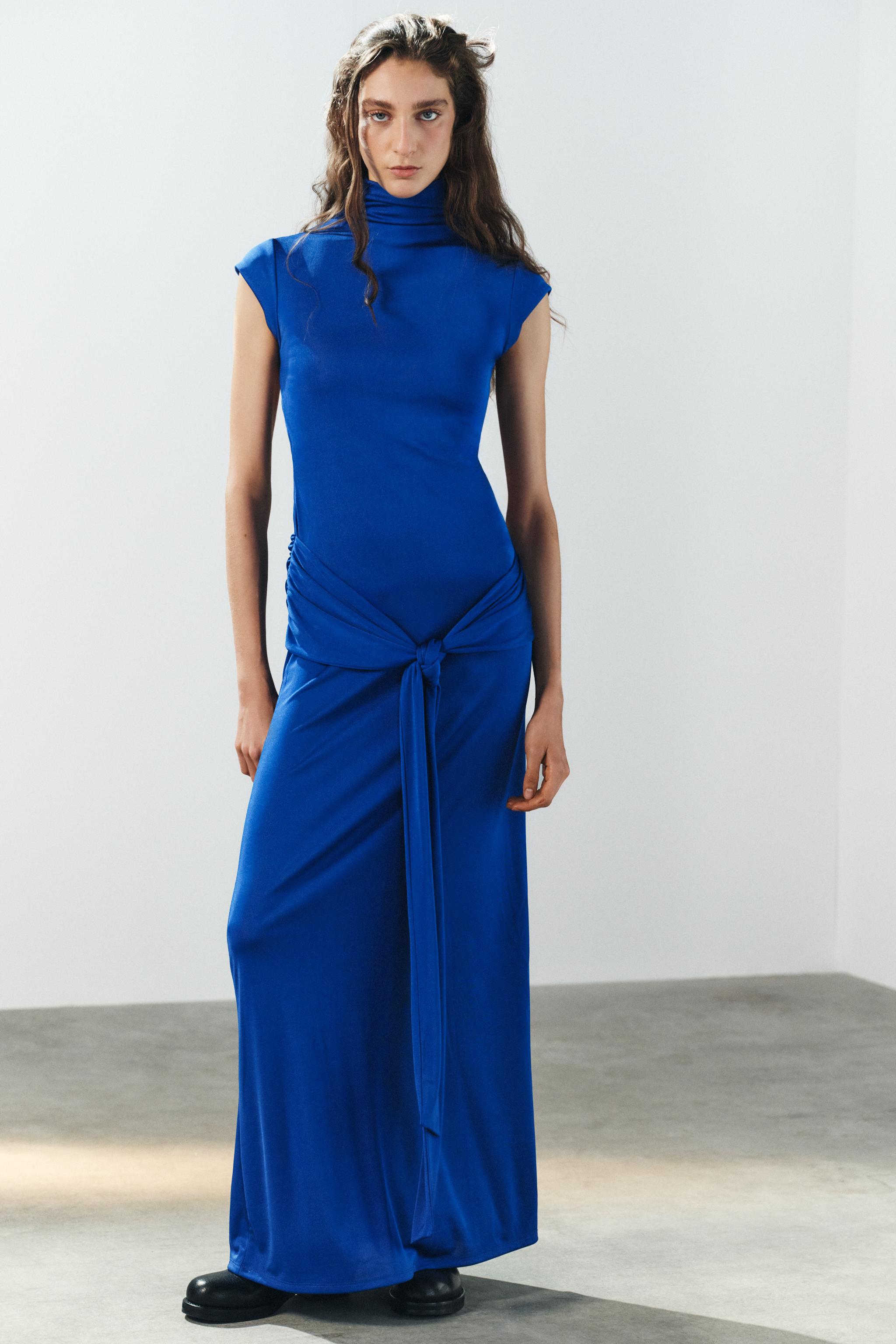 ROBE LONGUE À NŒUD ET OUVERTURE